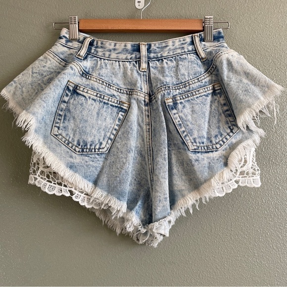 NWT Privy Flutter Denim and Lace Shorts- Medium - Picture 4 of 9